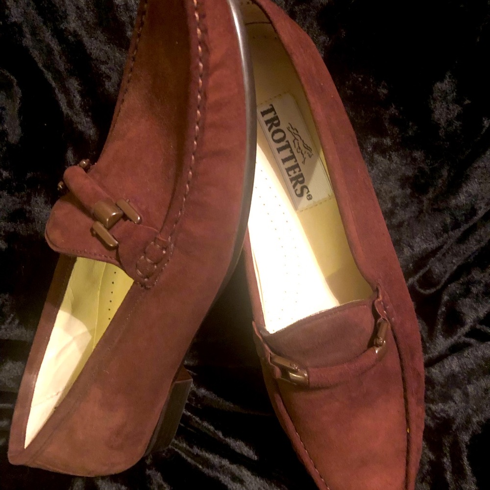 Trotters Chocolate Brown Suede Loafers